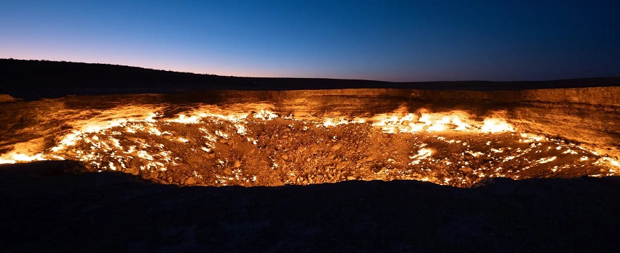 カラクム砂漠のガスクレーター「地獄の門」