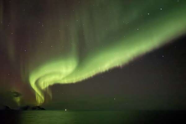 添乗員が船上から撮影したオーロラ