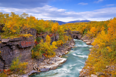 アビスコ川が流れるアビスコ渓谷