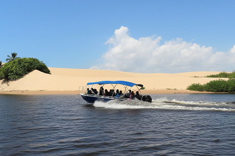 片道40kmの高速ボートクルーズ