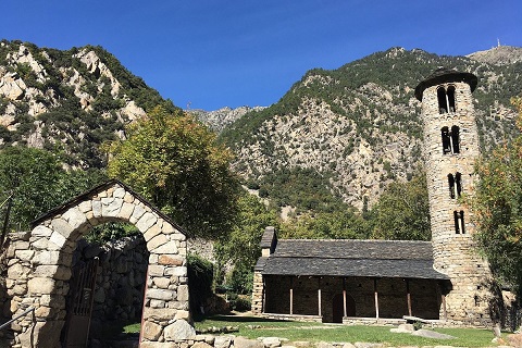 アンドラ最古のロマネスク教会・聖コロマ教会