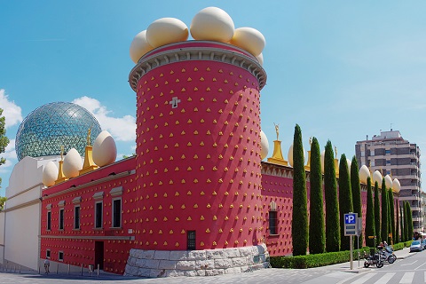 ダリ劇場美術館