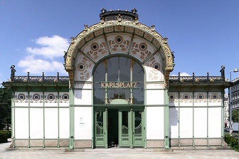 カールスプラッツ駅
