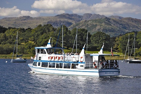 ウィンダミア湖の遊覧船