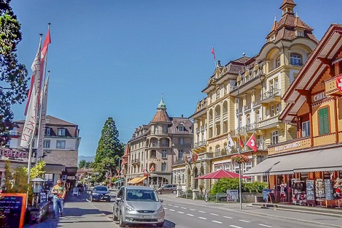 ホテルの前の通り